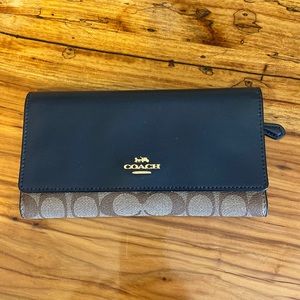 Coach wallet, tri-fold